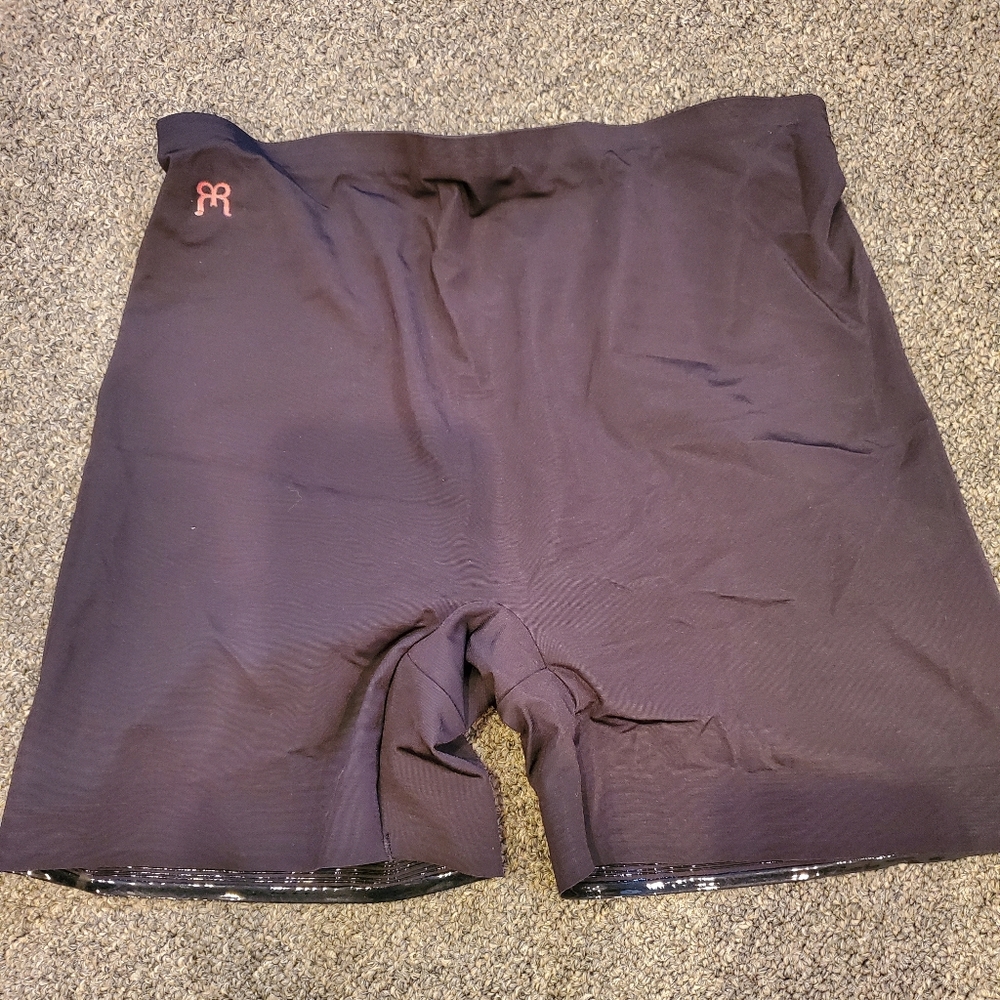Ruby Ribbon boy short